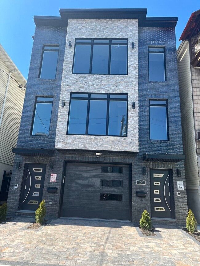 Building Photo - 29 Wallis Ave