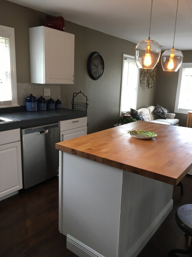 DISH WASHER - 206 Bibb Ave