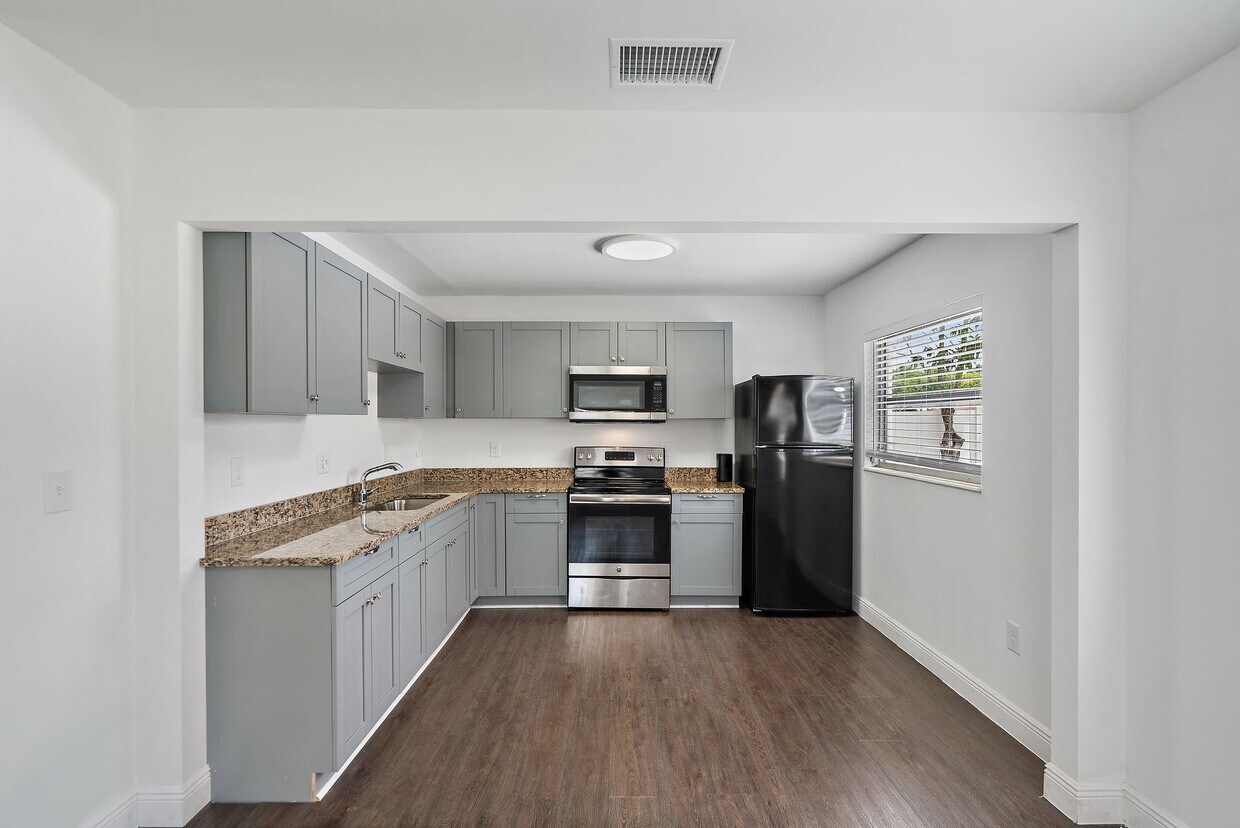 Foto principal - 5114 N Mac Dill Ave