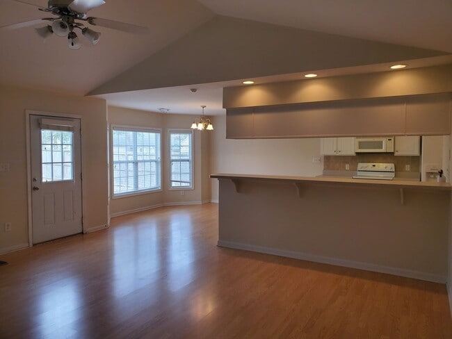 Building Photo - BEAUTIFUL 3 BEDROOM HOME!