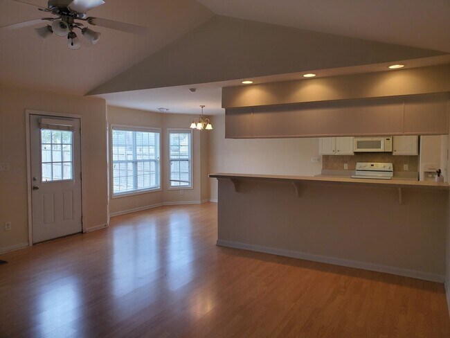 Foto del edificio - BEAUTIFUL 3 BEDROOM HOME!