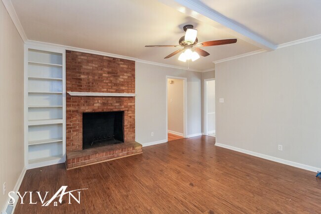Building Photo - Lovely 3BR 2BA Home