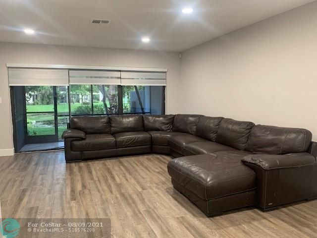 Foto del edificio - 3463 Carambola Cir S