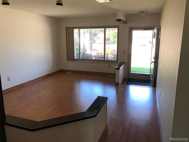 Building Photo - 5060 Bristor Dr
