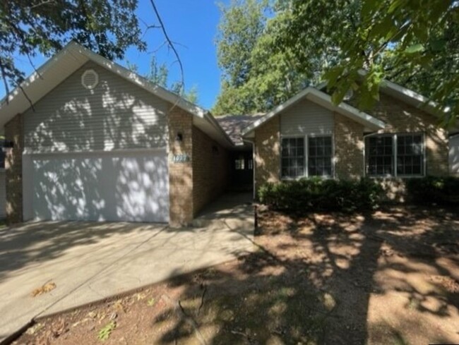 Building Photo - 3 Bed, 2 Bath $1,495.00!