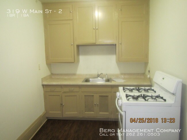 Foto del edificio - 319 W Main St