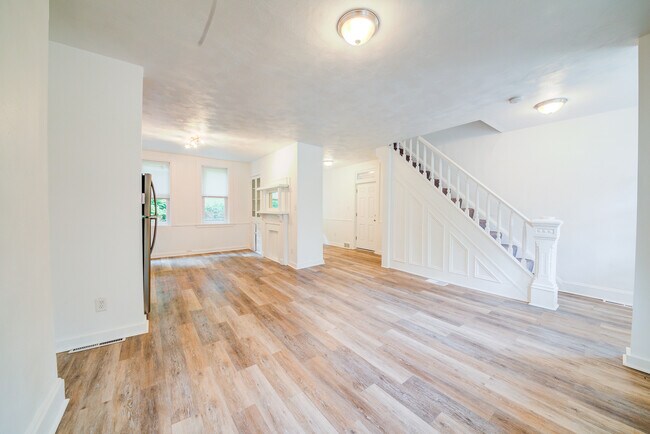 Foto del edificio - Available JUNE 2026 - Spacious 2 Bedroom Home in Mt. Washington!