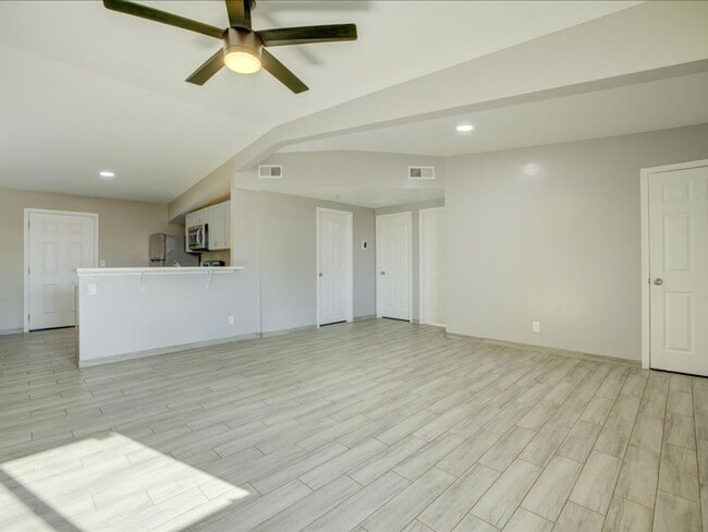 Building Photo - 2 Bedroom 1 Bathroom