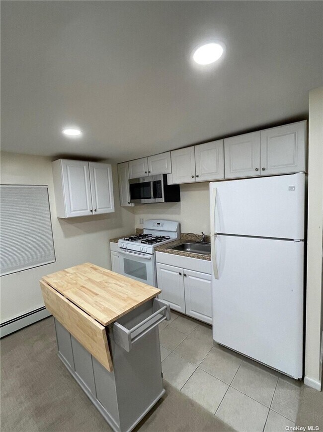 525 S Oyster Bay Rd, Plainview, NY 11803 Apartment for Rent in