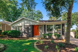 Building Photo - 3834 Hampton Ave
