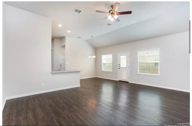 Foto del edificio - 537 Grayson Ln