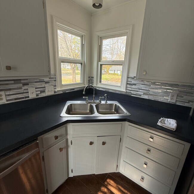 Kitchen - 8632 Conklin Pl
