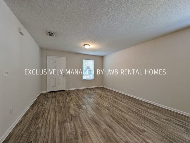 Building Photo - 1037 W 31st St
