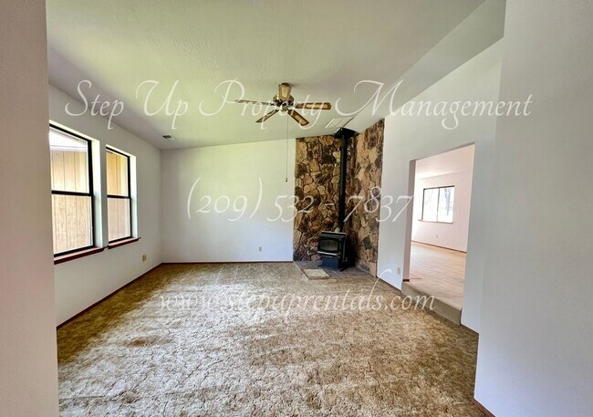 Foto del edificio - Cozy All Electric, 3 Bed 2 Bath Home in Phoenix Lake Estates!