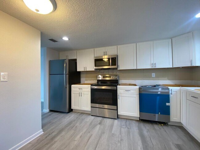 Foto del edificio - COBBLESTONE VILLAGE 2 BED 1.5 BATH RIVERFR...