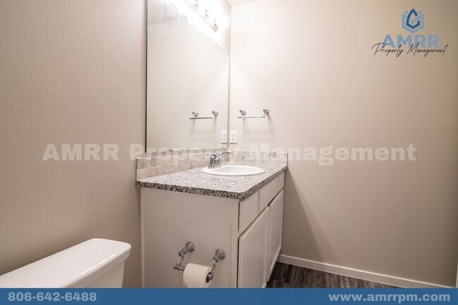 Building Photo - 2127 N Texas Ave