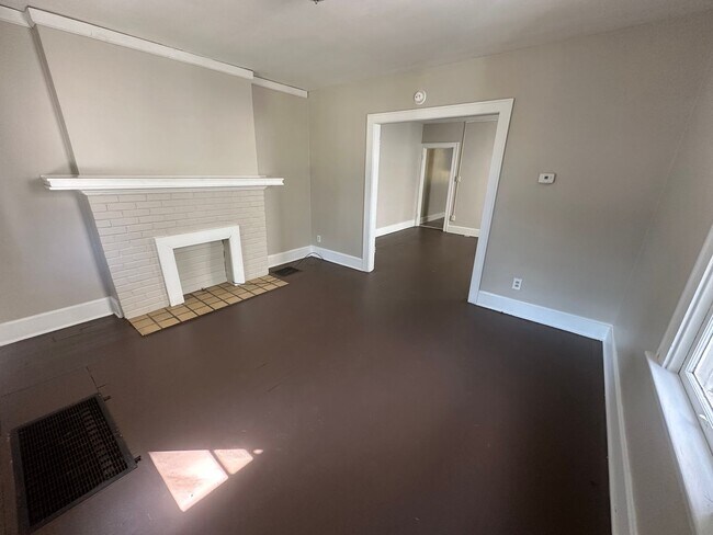 Building Photo - Cozy 3-Bed/1-Bath Duplex: Columbus Living ...