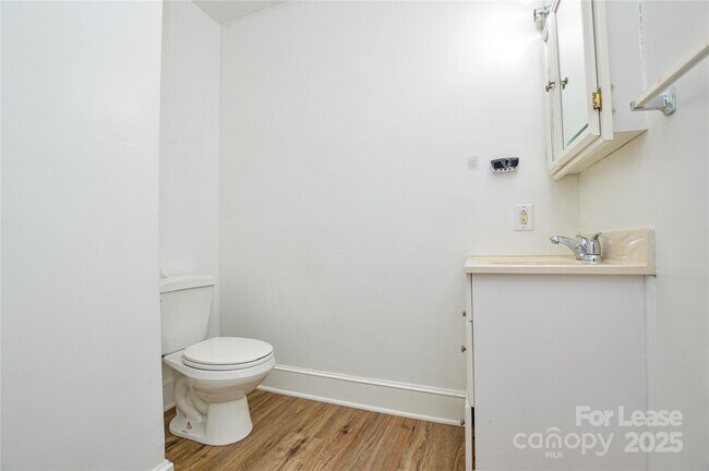 Foto del edificio - 2511 Woodstar Rd