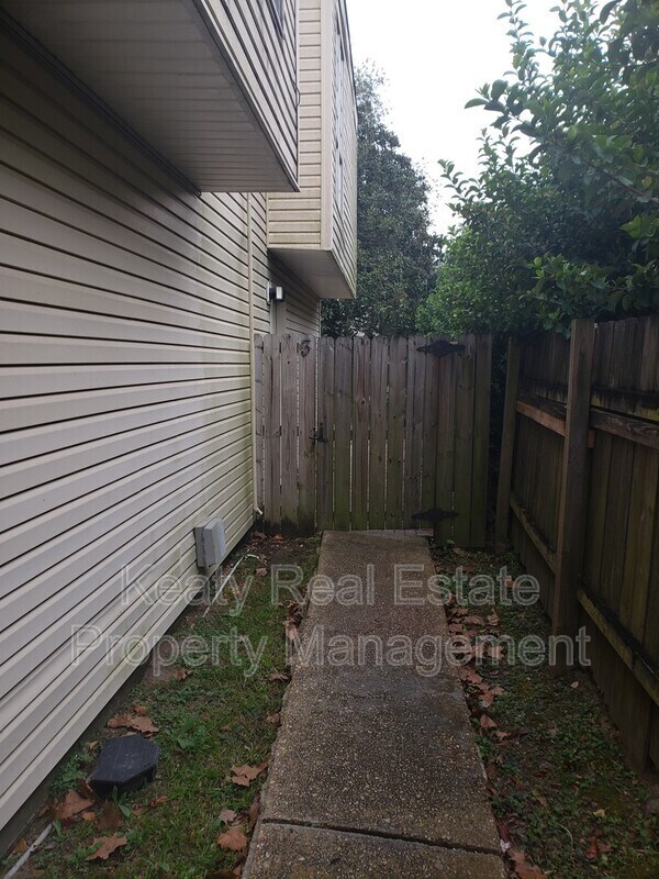 Foto del edificio - 809-3 Fox Run Avenue