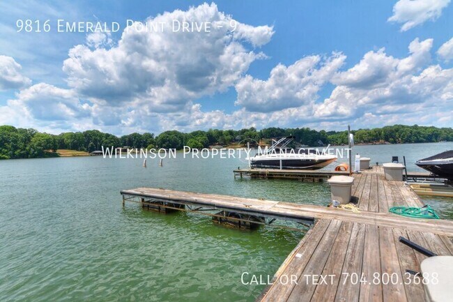 Foto del edificio - 9816 Emerald Point Dr