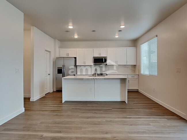 Foto del edificio - 9754 W Luxton Ln