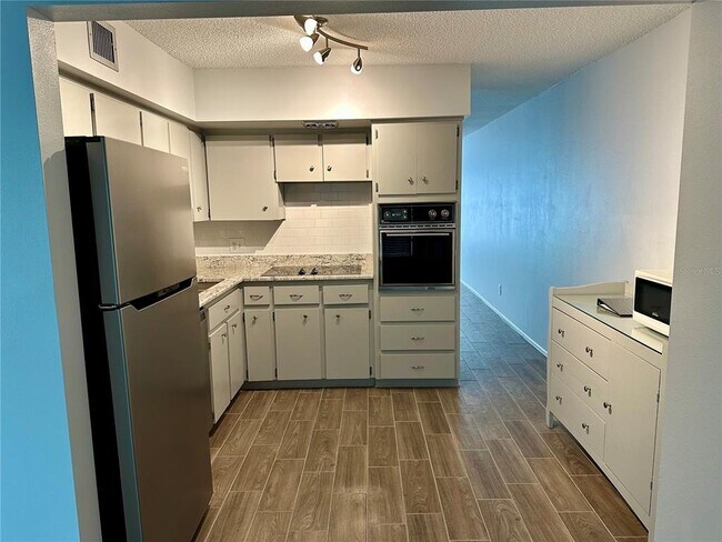 Building Photo - 2256 Philippine Dr