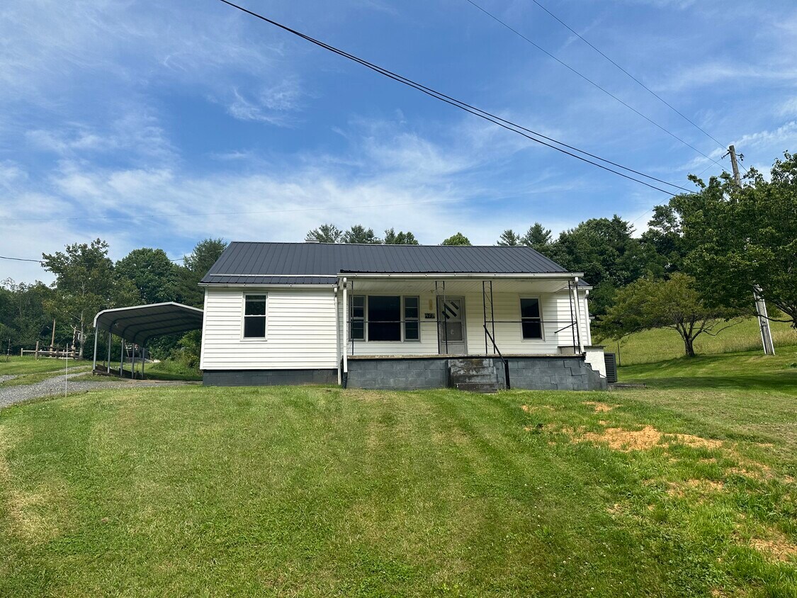 Front - 479 Edwin Blevins RD