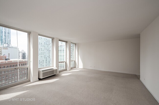 Building Photo - 111 E Chestnut St