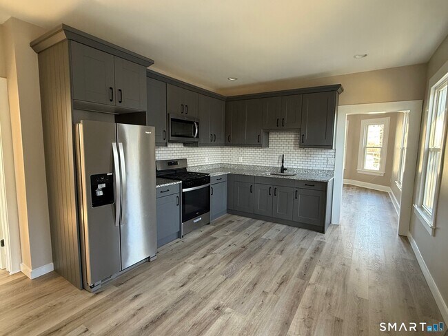 Foto del edificio - 24 Breckenridge Ave