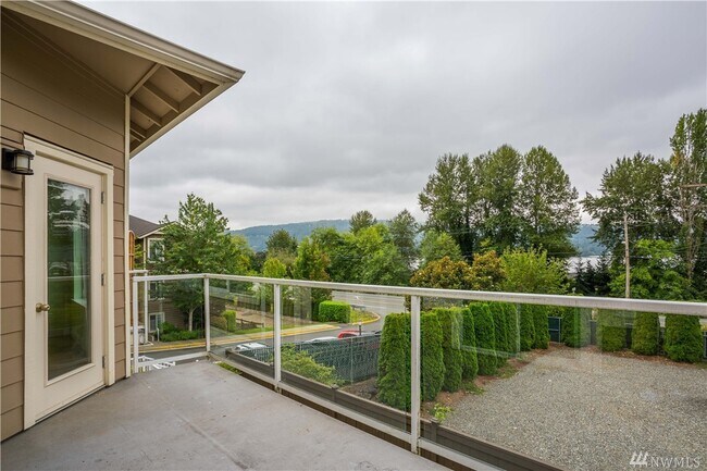 Foto del edificio - 3500 E Lake Sammamish Pky SE