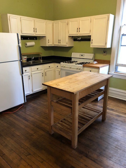 Primary Photo - 1138 W Wolfram St