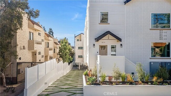 Building Photo - 1831 1/2-1823 1/2 Westholme Ave