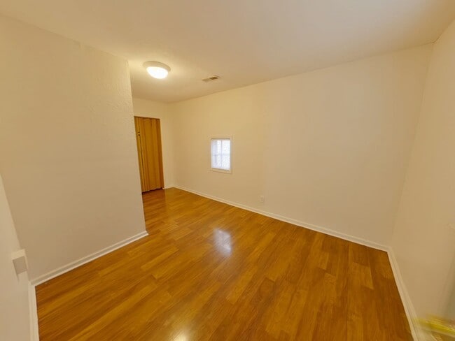 Building Photo - 1607 N Erie St