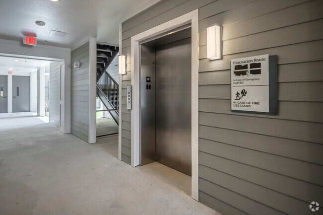 Ascensor - Hartwood at Spring Shadows