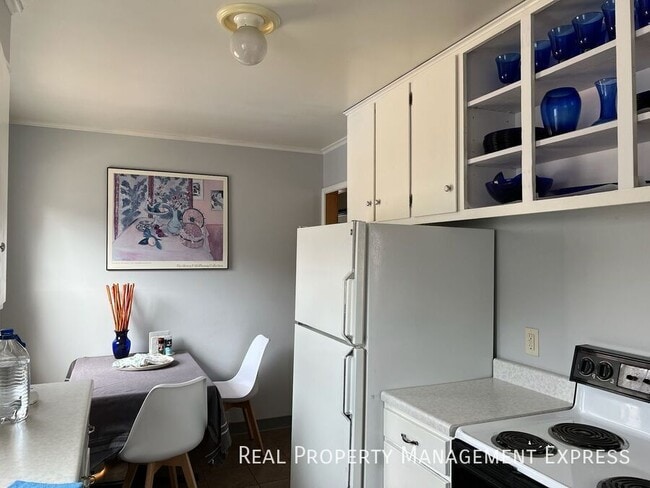 Building Photo - 3 Bedroom 2 Bathroom Home for Rent