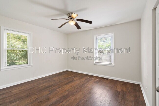 Foto del edificio - 1421 Cobb Branch Dr