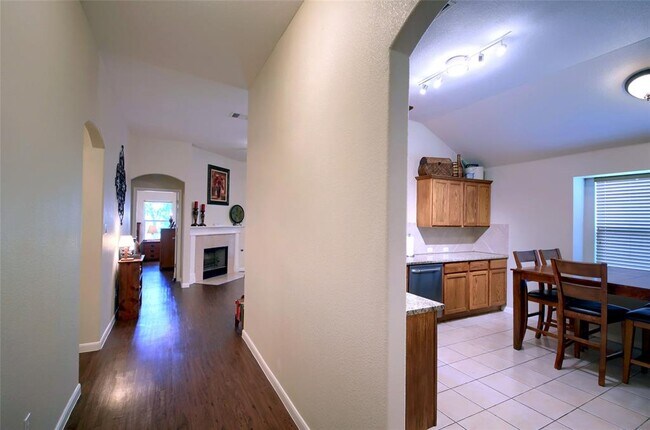 Building Photo - 1519 Hawk Dr