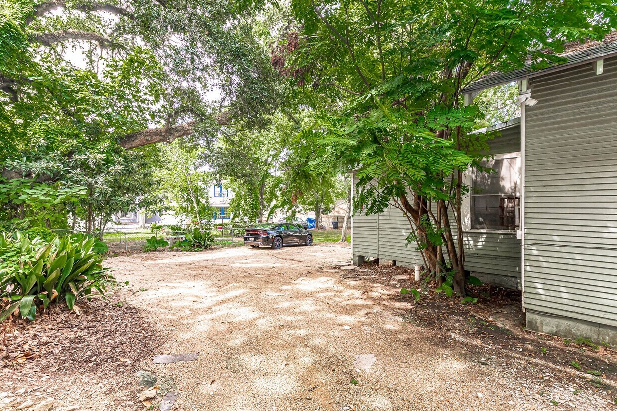 Foto del edificio - 408 E State St