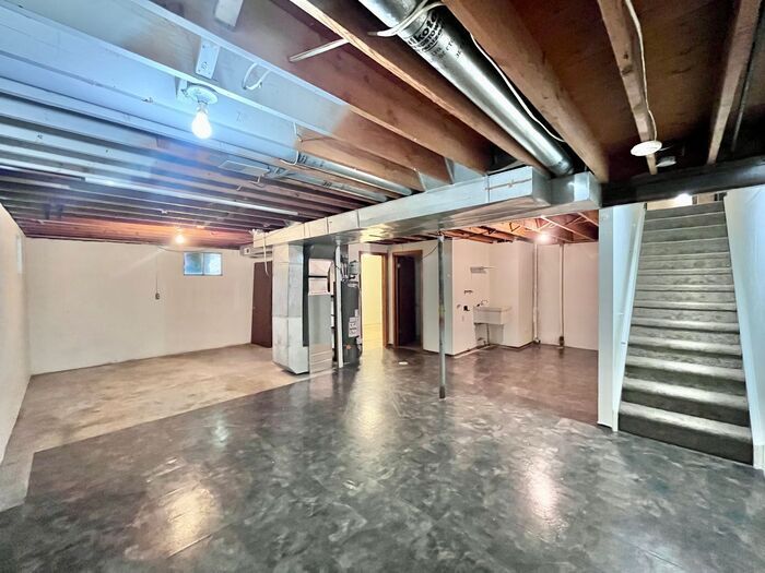 Foto principal - 2 Bedroom/2 Bath Spacious Brick Ranch Styl...