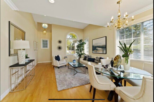 Building Photo - 1048 Bougainvillea Terrace