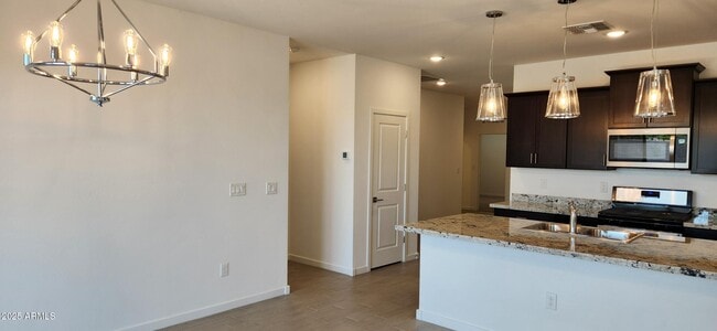 Building Photo - 20775 N Roadrunner Ln