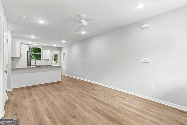 Building Photo - 571 Eva Kennedy Rd