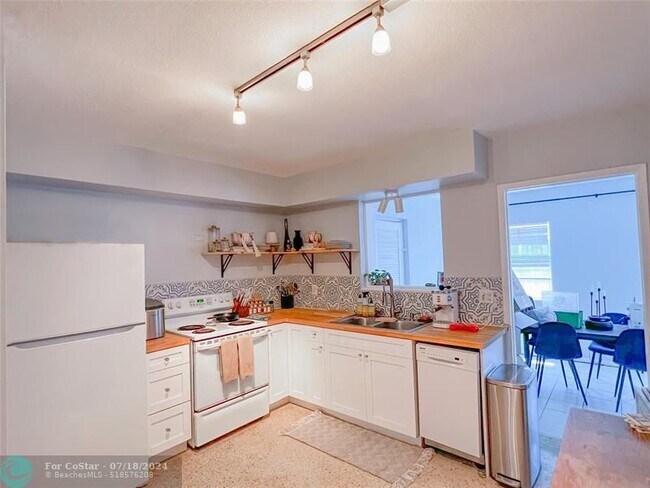 Foto del edificio - 1410 NE 17th Ct