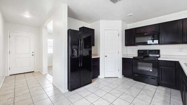 Building Photo - 8562 S 253rd Ave