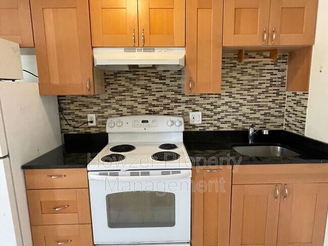 Building Photo - 357 Main St