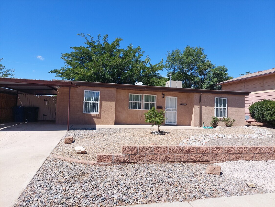 Foto principal - 10713 Fairbanks Rd NE