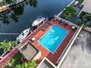 Building Photo - 907 N Miami Beach Blvd