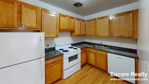 Building Photo - 309 Tappan St