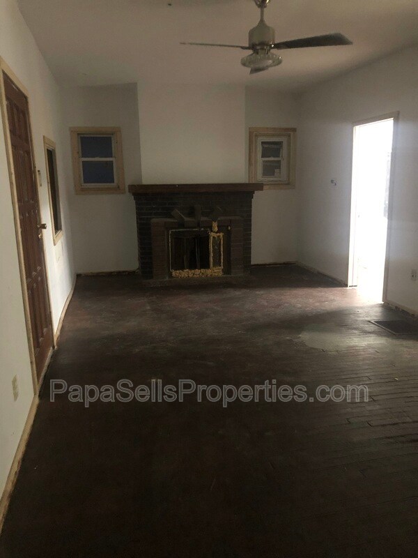 Foto del edificio - 327 E Stuart Ave