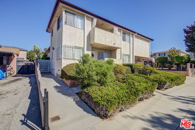 Building Photo - 305 E Plymouth St